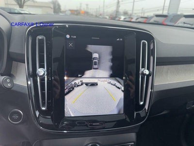 2024 Volvo XC40 B5 AWD Plus Dark Theme