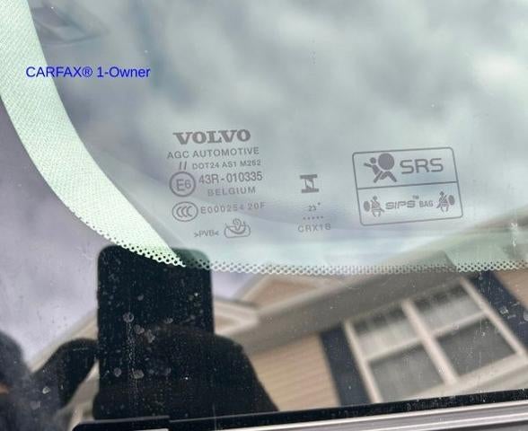 2024 Volvo XC40 B5 AWD Plus Dark Theme