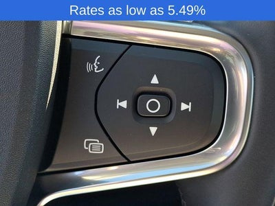 2024 Volvo XC40 B5 AWD Plus Dark Theme