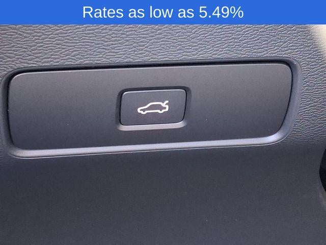 2024 Volvo XC40 B5 AWD Plus Dark Theme