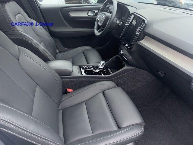 2024 Volvo XC40 B5 AWD Plus Dark Theme