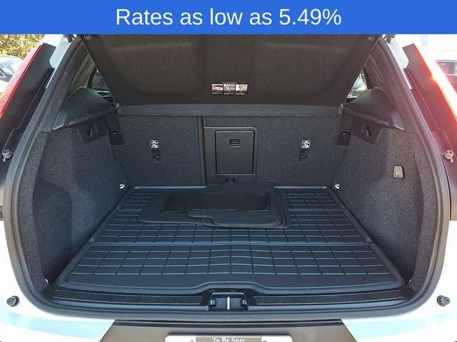 2024 Volvo XC40 B5 AWD Plus Dark Theme