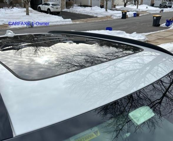 2024 Volvo XC40 B5 AWD Plus Dark Theme