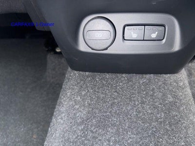 2024 Volvo XC40 B5 AWD Plus Dark Theme