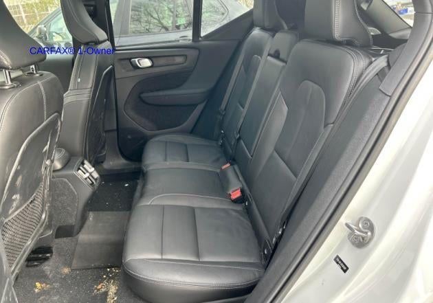 2024 Volvo XC40 B5 AWD Plus Dark Theme