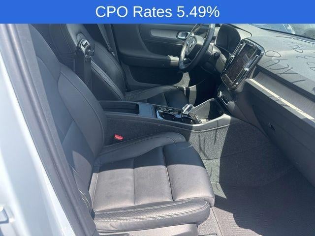 2024 Volvo XC40 B5 AWD Plus Dark Theme