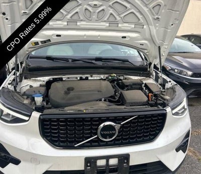 2024 Volvo XC40 B5 AWD Plus Dark Theme