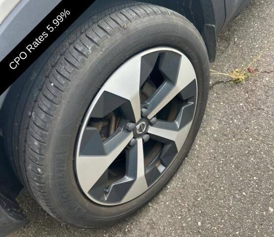 2024 Volvo XC40 B5 AWD Plus Dark Theme
