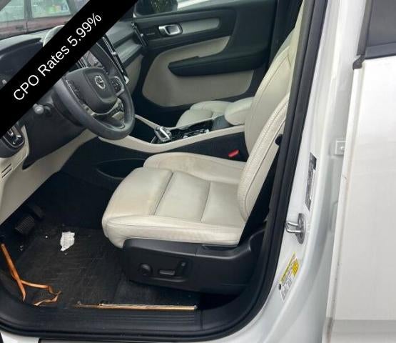 2024 Volvo XC40 B5 AWD Plus Dark Theme