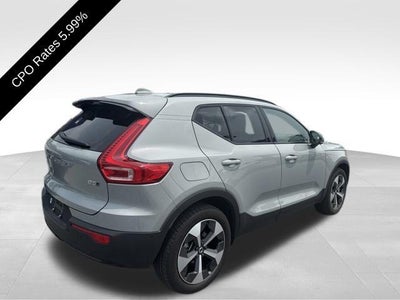 2024 Volvo XC40 B5 AWD Plus Dark Theme