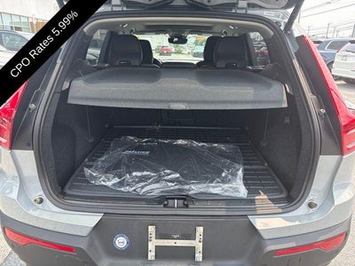 2024 Volvo XC40 B5 AWD Plus Dark Theme