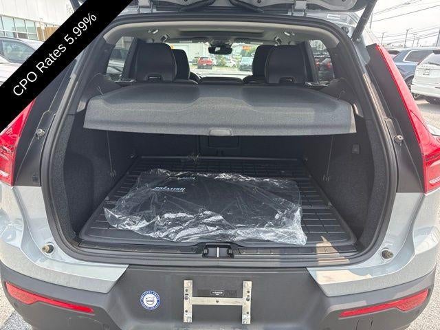 2024 Volvo XC40 B5 AWD Plus Dark Theme