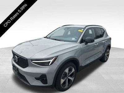 2024 Volvo XC40 B5 AWD Plus Dark Theme