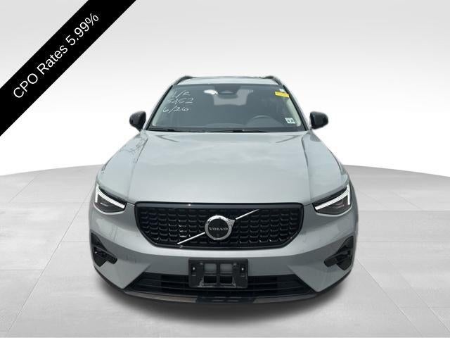 2024 Volvo XC40 B5 AWD Plus Dark Theme