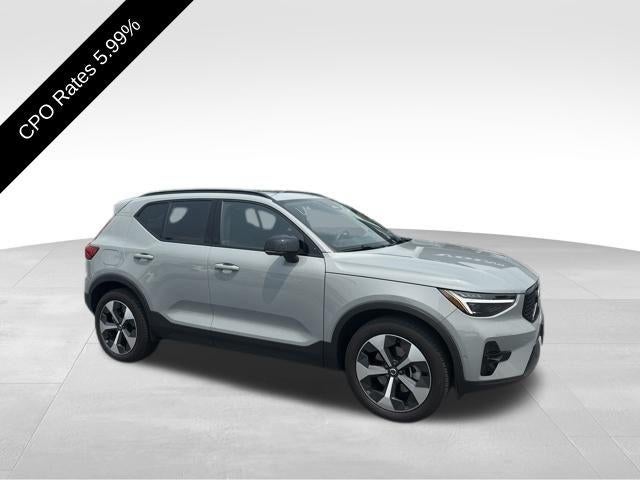 2024 Volvo XC40 B5 AWD Plus Dark Theme