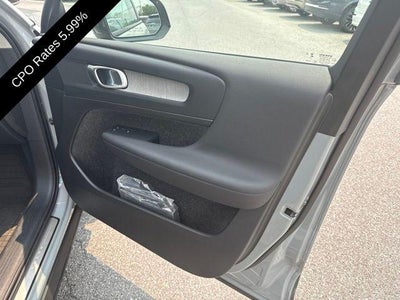 2024 Volvo XC40 B5 AWD Plus Dark Theme