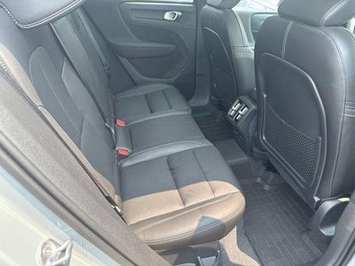 2024 Volvo XC40 B5 AWD Plus Dark Theme