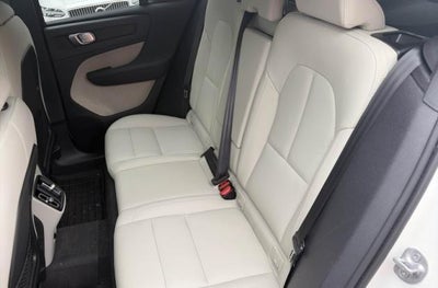 2024 Volvo XC40 B5 AWD Plus Dark Theme