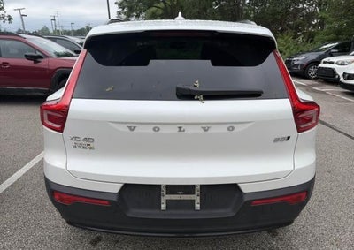 2024 Volvo XC40 B5 AWD Plus Dark Theme