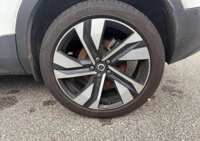 2024 Volvo XC40 B5 AWD Plus Dark Theme