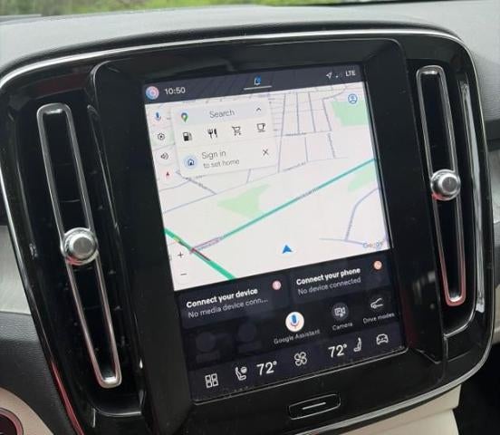 2024 Volvo XC40 B5 AWD Plus Dark Theme