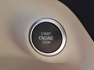 2024 Volvo XC40 B5 AWD Plus Dark Theme