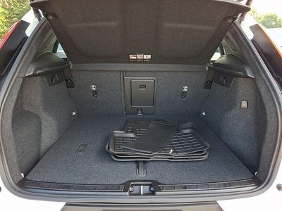 2024 Volvo XC40 B5 AWD Plus Dark Theme
