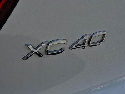 2024 Volvo XC40 B5 AWD Plus Dark Theme