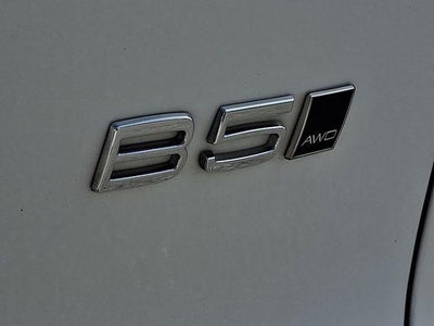 2024 Volvo XC40 B5 AWD Plus Dark Theme
