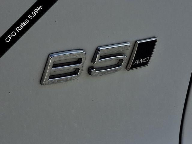 2024 Volvo XC40 B5 AWD Plus Dark Theme