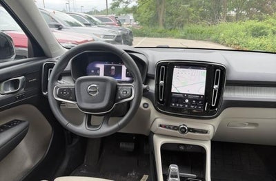 2024 Volvo XC40 B5 AWD Plus Dark Theme