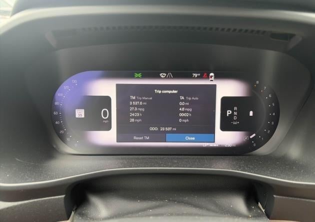 2024 Volvo XC40 B5 AWD Plus Dark Theme