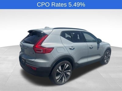 2024 Volvo XC40 B5 AWD Plus Dark Theme