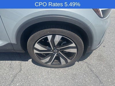 2024 Volvo XC40 B5 AWD Plus Dark Theme