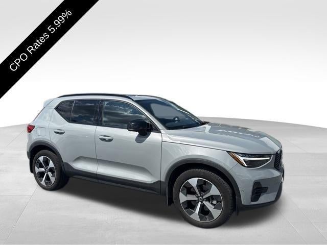 2024 Volvo XC40 B5 AWD Plus Dark Theme