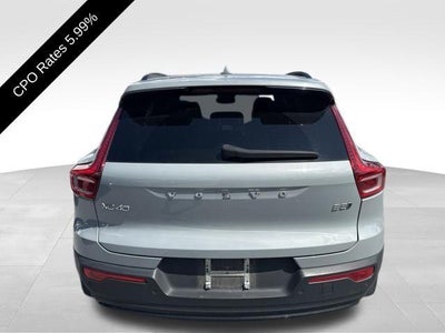 2024 Volvo XC40 B5 AWD Plus Dark Theme