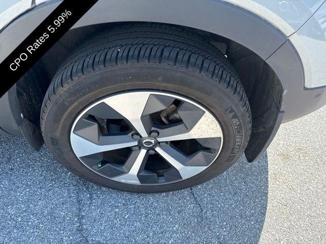 2024 Volvo XC40 B5 AWD Plus Dark Theme