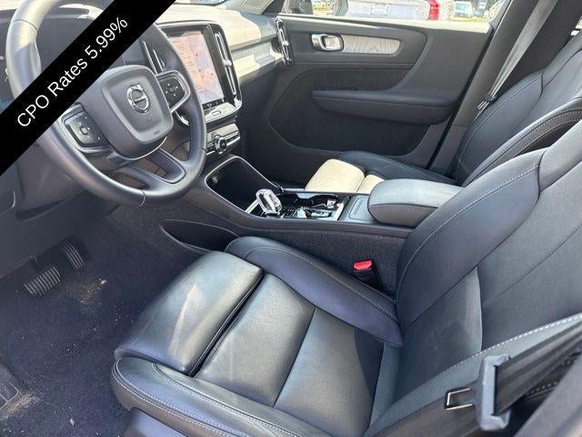 2024 Volvo XC40 B5 AWD Plus Dark Theme