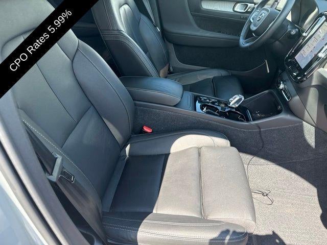 2024 Volvo XC40 B5 AWD Plus Dark Theme