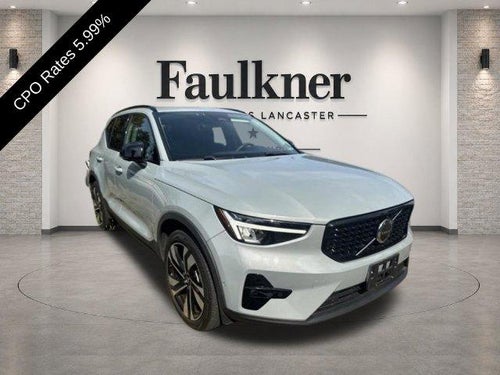2024 Volvo XC40 B5 AWD Plus Dark Theme