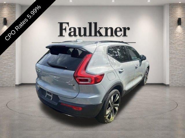 2024 Volvo XC40 B5 AWD Plus Dark Theme