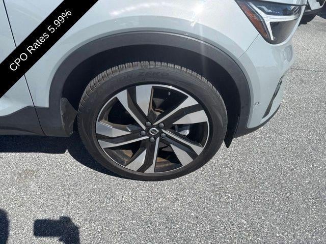 2024 Volvo XC40 B5 AWD Plus Dark Theme