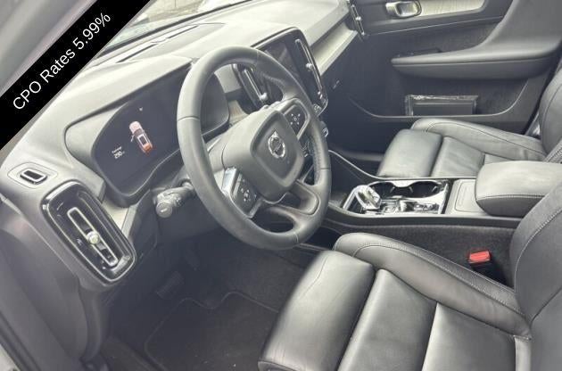 2024 Volvo XC40 B5 AWD Plus Dark Theme