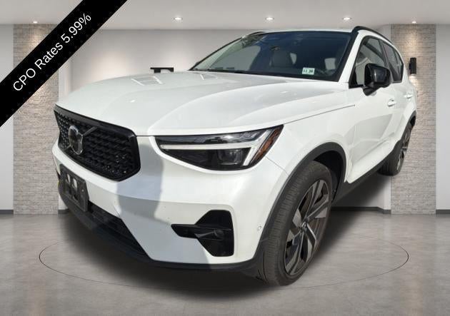 2024 Volvo XC40 B5 AWD Ultimate Dark Theme
