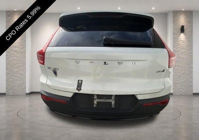 2024 Volvo XC40 B5 AWD Ultimate Dark Theme