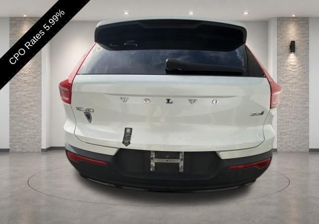 2024 Volvo XC40 B5 AWD Ultimate Dark Theme