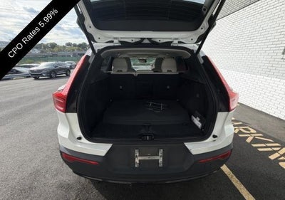 2024 Volvo XC40 B5 AWD Ultimate Dark Theme