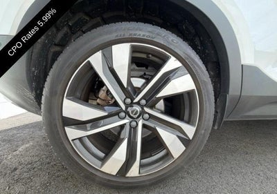 2024 Volvo XC40 B5 AWD Ultimate Dark Theme