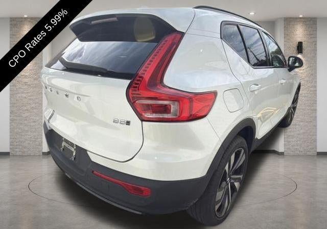 2024 Volvo XC40 B5 AWD Ultimate Dark Theme