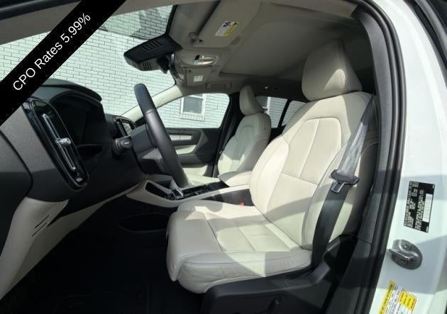 2024 Volvo XC40 B5 AWD Ultimate Dark Theme